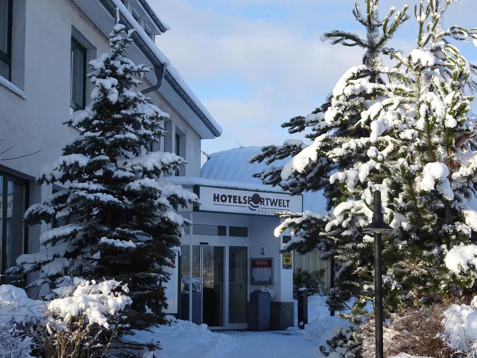 Hotel Sportwelt Радеберг Екстер'єр фото
