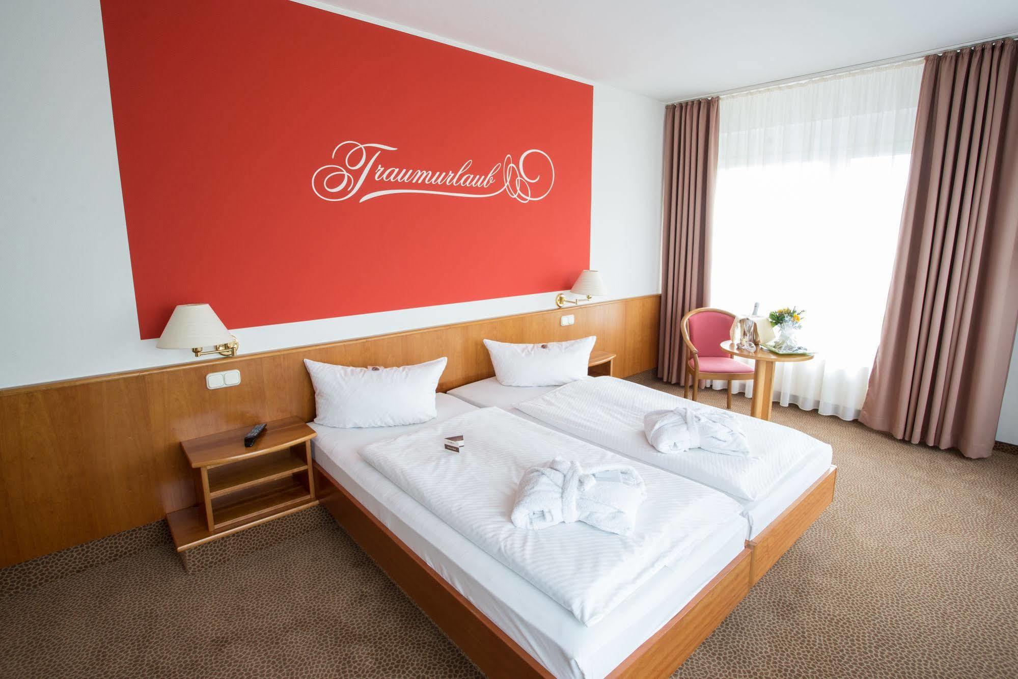 Hotel Sportwelt Радеберг Екстер'єр фото