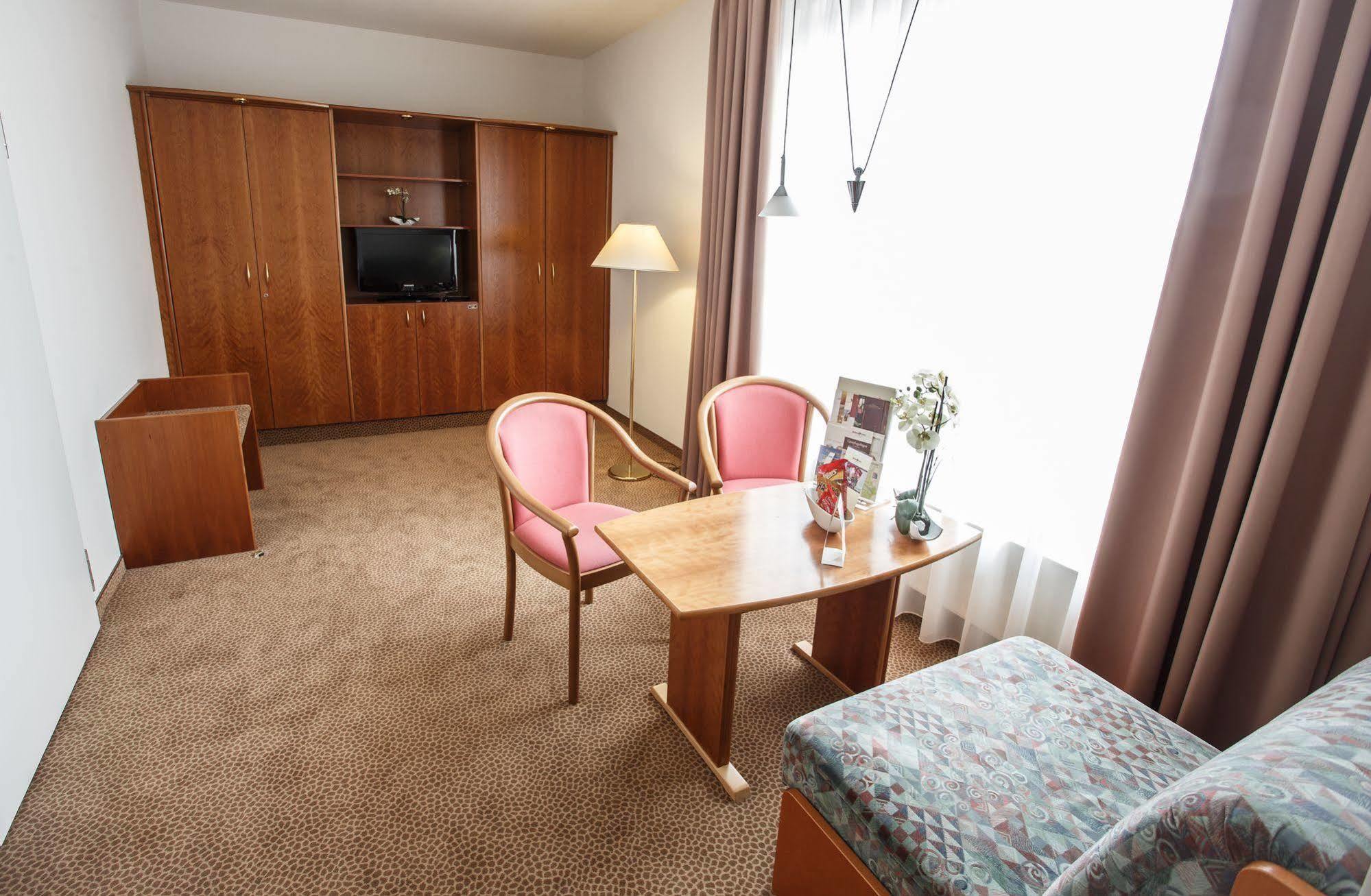 Hotel Sportwelt Радеберг Екстер'єр фото